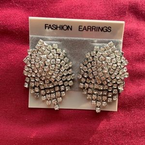 Sparkly pierced earrings